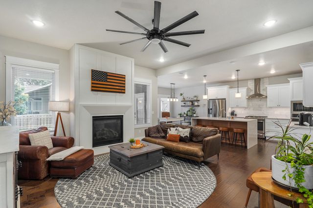 932 E Downshire Drive, Nixa, MO 65714