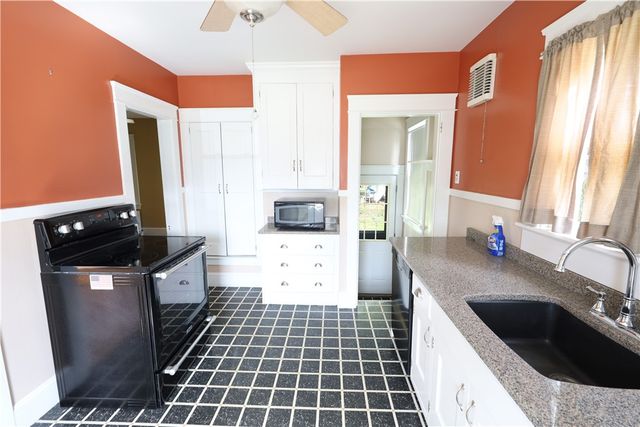 43 Admiral Kalbfus Road, Newport, RI 02840