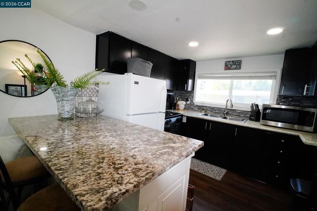 3875 Castro Valley Blvd, Castro Valley, CA 94546