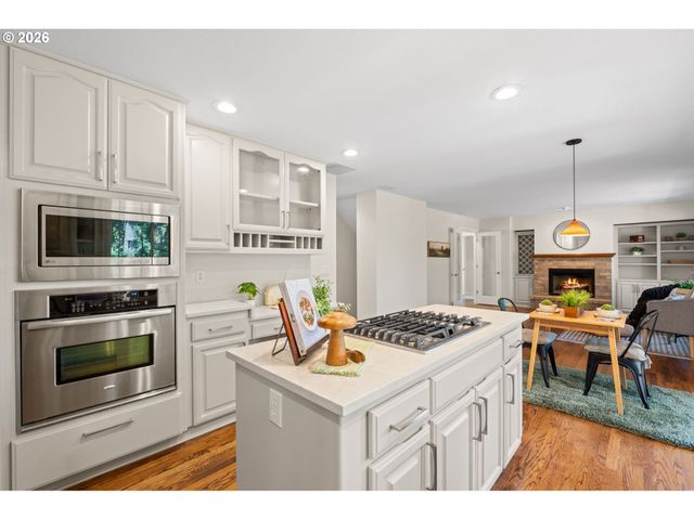 12565 Nw WELSH Dr, Portland, OR 97229