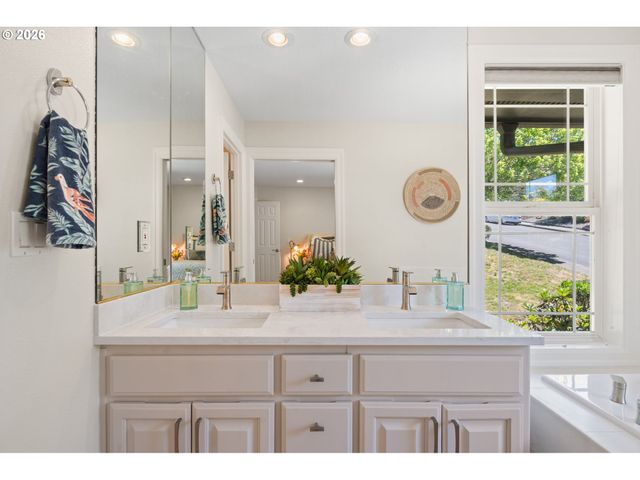 12565 Nw WELSH Dr, Portland, OR 97229