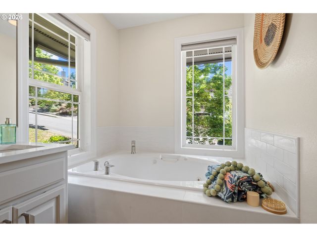 12565 Nw WELSH Dr, Portland, OR 97229