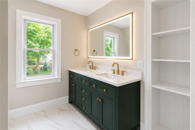 15 Redfern Street, North Providence, RI 02911