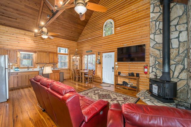 517 Ridge Road, Blue Ridge, GA 30513