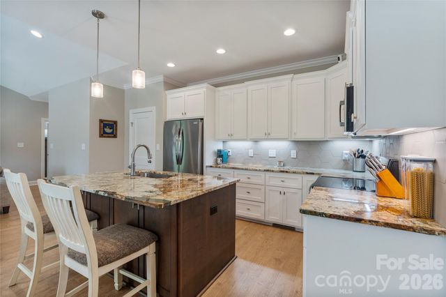 4944 Southview Drive, Hickory, NC 28602