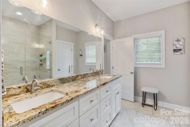 4944 Southview Drive, Hickory, NC 28602