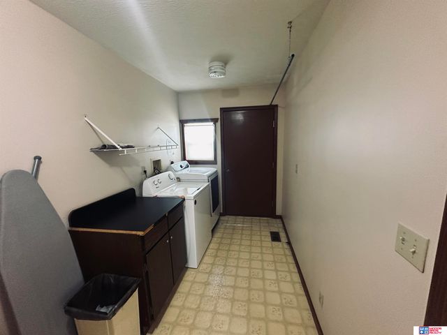 2234 S 41st Street, Omaha, NE 68105