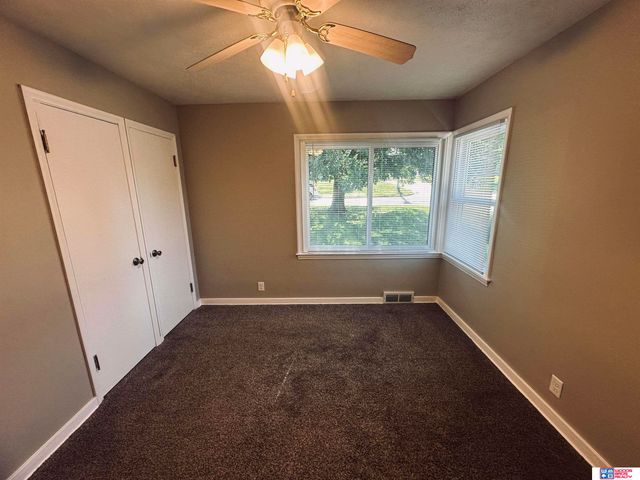 2234 S 41st Street, Omaha, NE 68105