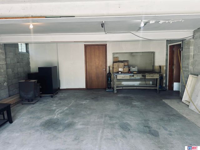 2234 S 41st Street, Omaha, NE 68105