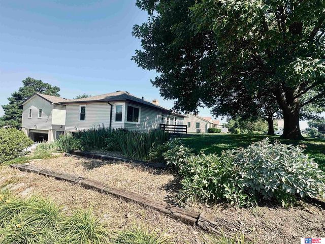 2234 S 41st Street, Omaha, NE 68105
