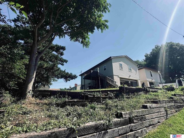 2234 S 41st Street, Omaha, NE 68105