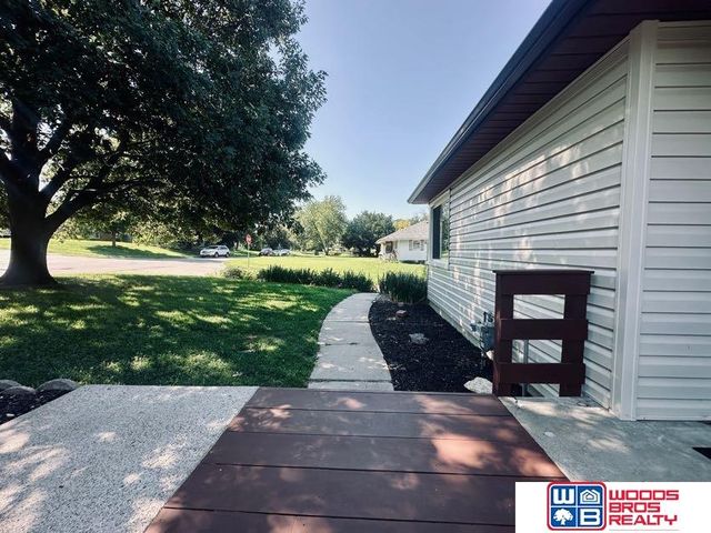 2234 S 41st Street, Omaha, NE 68105