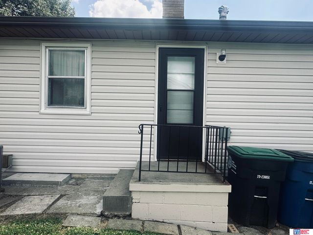 2234 S 41st Street, Omaha, NE 68105