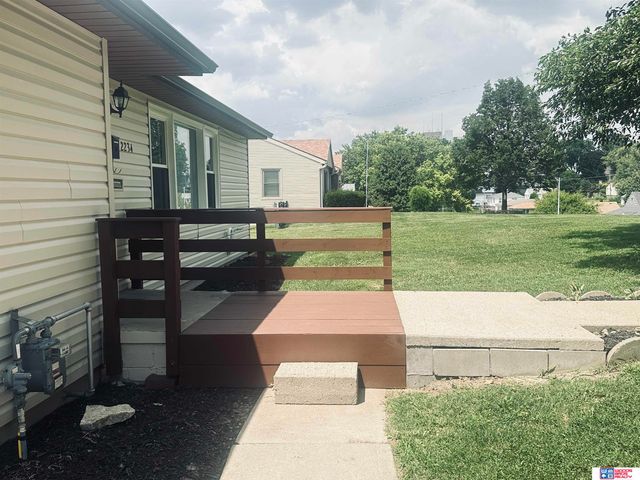 2234 S 41st Street, Omaha, NE 68105