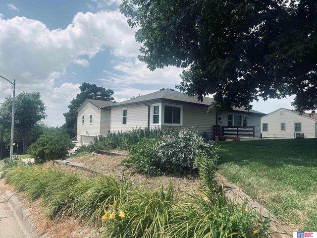 2234 S 41st Street, Omaha, NE 68105