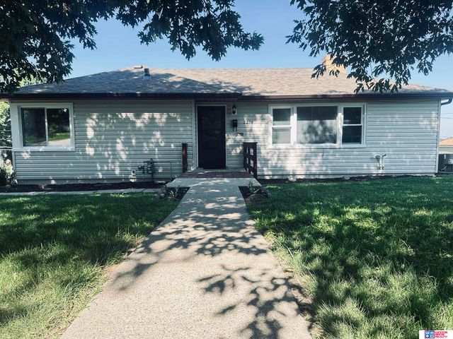 2234 S 41st Street, Omaha, NE 68105