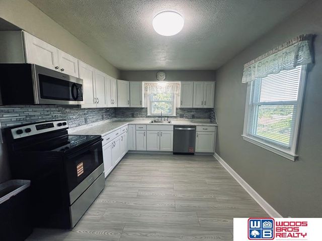 2234 S 41st Street, Omaha, NE 68105