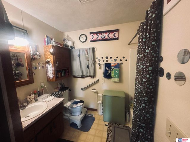 2234 S 41st Street, Omaha, NE 68105