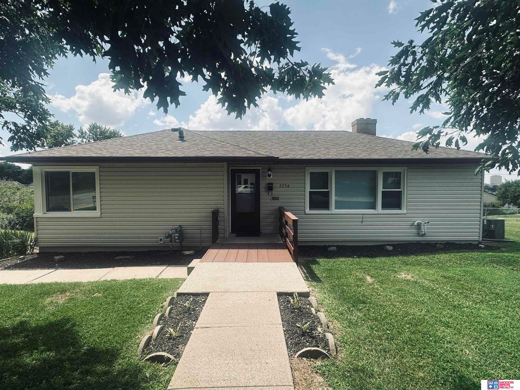 2234 S 41st Street, Omaha, NE 68105