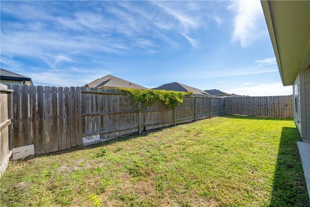 7614 Lasso Dr, Corpus Christi, TX 78414