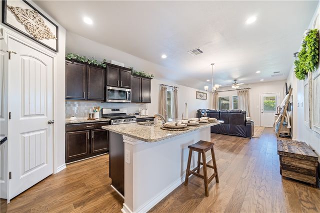 7614 Lasso Dr, Corpus Christi, TX 78414