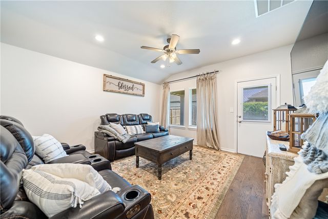 7614 Lasso Dr, Corpus Christi, TX 78414