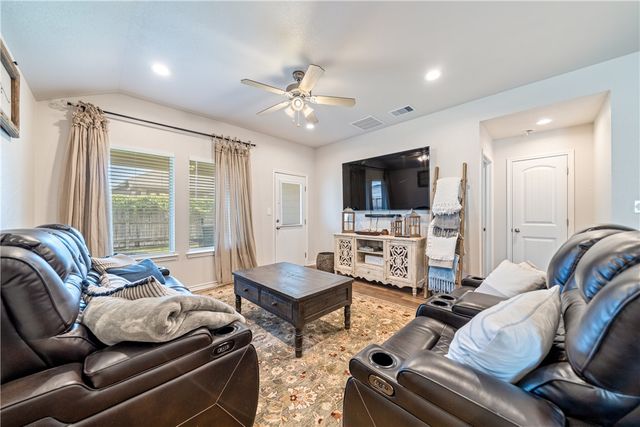 7614 Lasso Dr, Corpus Christi, TX 78414