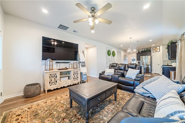 7614 Lasso Dr, Corpus Christi, TX 78414