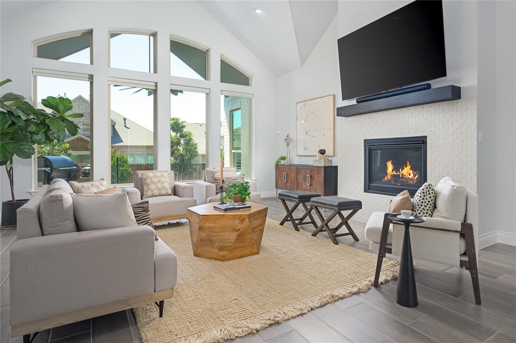 6108 Antelope Well LN R, Austin, TX 78738