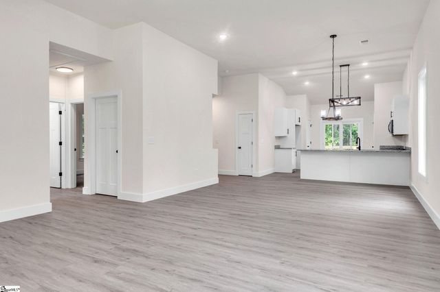 335 W Peachtree Street, Woodruff, SC 29388