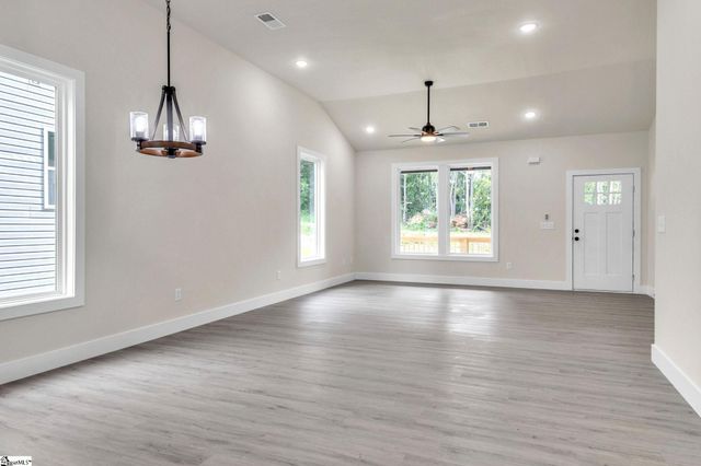335 W Peachtree Street, Woodruff, SC 29388