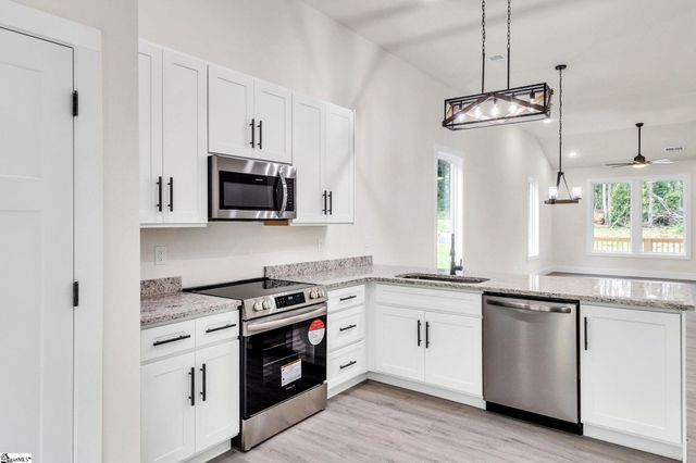 335 W Peachtree Street, Woodruff, SC 29388