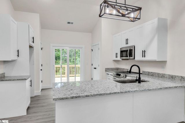335 W Peachtree Street, Woodruff, SC 29388
