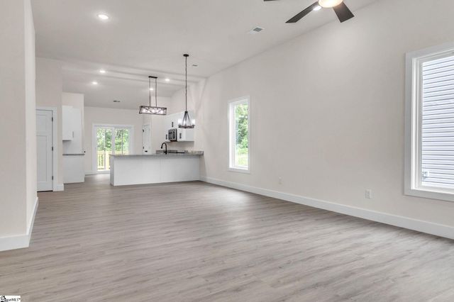 335 W Peachtree Street, Woodruff, SC 29388