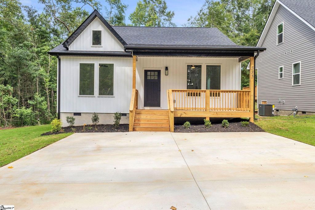 335 W Peachtree Street, Woodruff, SC 29388