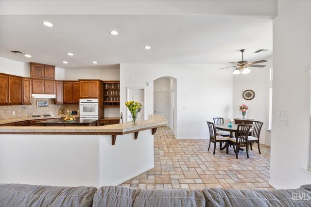 11402 Darlington Avenue, Bakersfield, CA 93312