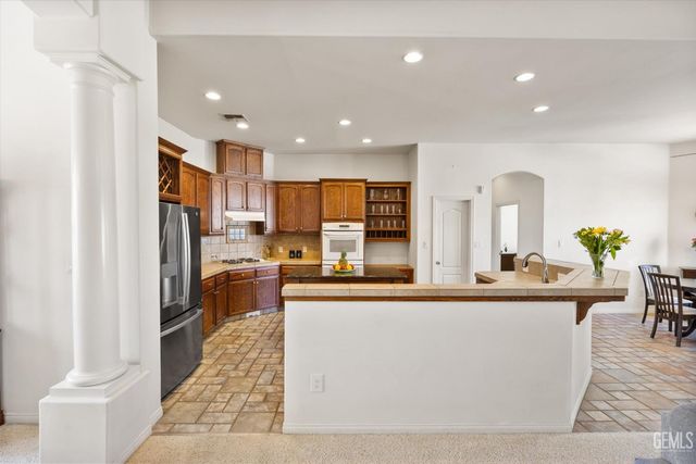 11402 Darlington Avenue, Bakersfield, CA 93312