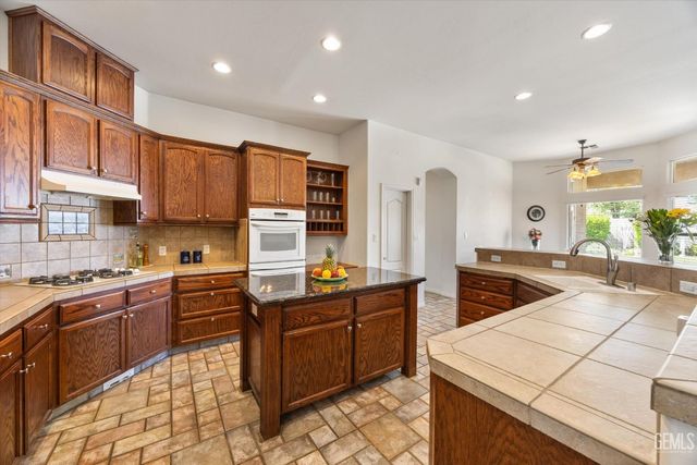11402 Darlington Avenue, Bakersfield, CA 93312