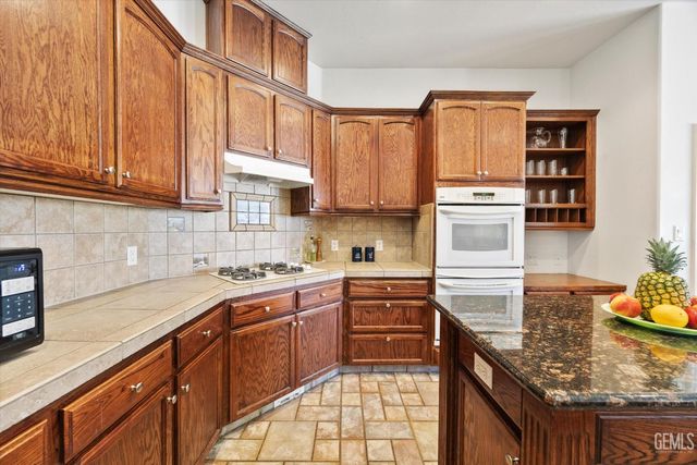 11402 Darlington Avenue, Bakersfield, CA 93312