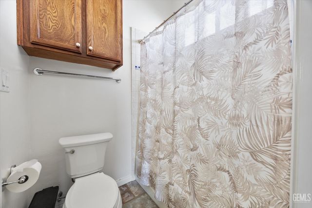 11402 Darlington Avenue, Bakersfield, CA 93312