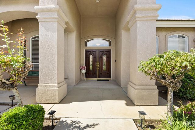 11402 Darlington Avenue, Bakersfield, CA 93312
