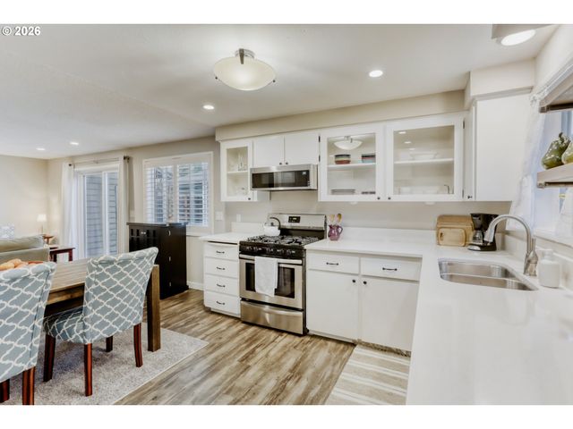 13275 DAIQUIRI LAKE NE Dr, Aurora, OR 97002