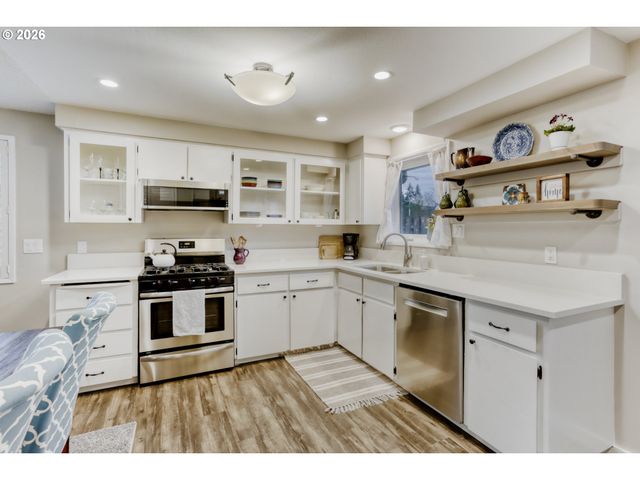 13275 DAIQUIRI LAKE NE Dr, Aurora, OR 97002