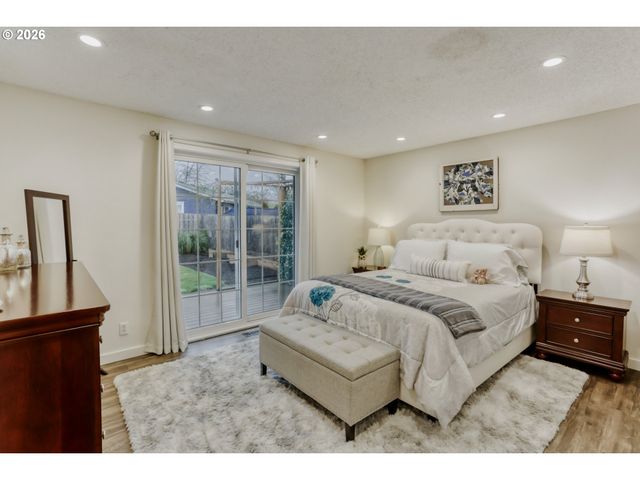 13275 DAIQUIRI LAKE NE Dr, Aurora, OR 97002