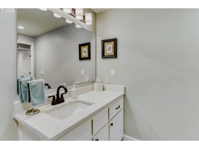 13275 DAIQUIRI LAKE NE Dr, Aurora, OR 97002