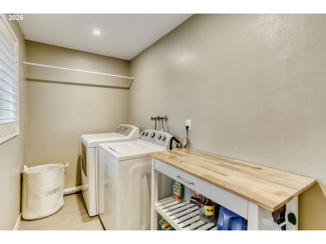 13275 DAIQUIRI LAKE NE Dr, Aurora, OR 97002