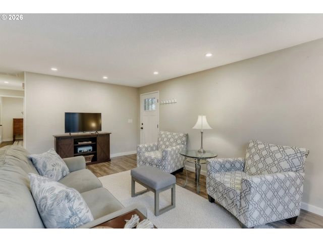 13275 DAIQUIRI LAKE NE Dr, Aurora, OR 97002