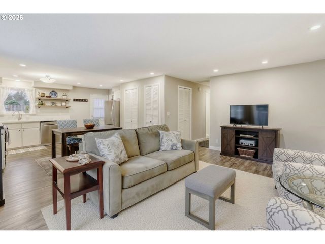 13275 DAIQUIRI LAKE NE Dr, Aurora, OR 97002