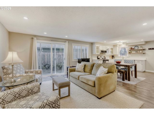 13275 DAIQUIRI LAKE NE Dr, Aurora, OR 97002