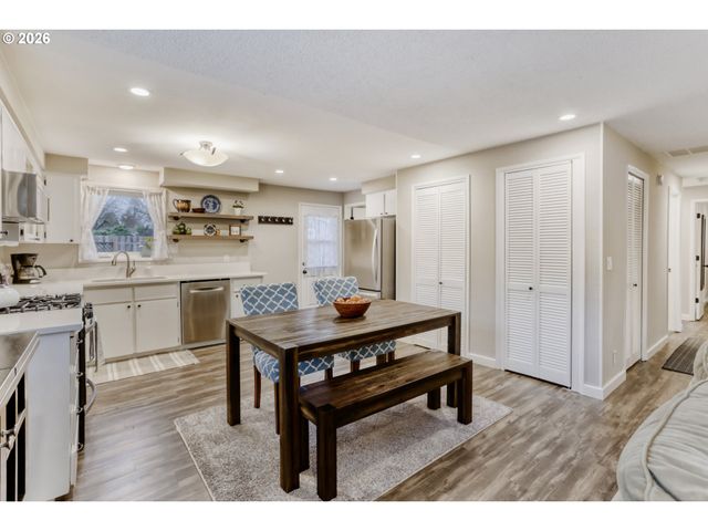 13275 DAIQUIRI LAKE NE Dr, Aurora, OR 97002